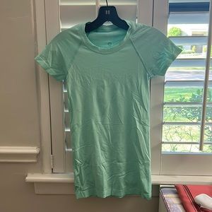 LULULEMON SIZE 2 swiftly tech short sleeve TEAL